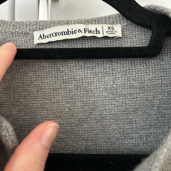 Abercrombie & Fitch Light Gray Button-Front Cardigan - Picture 4 of 4